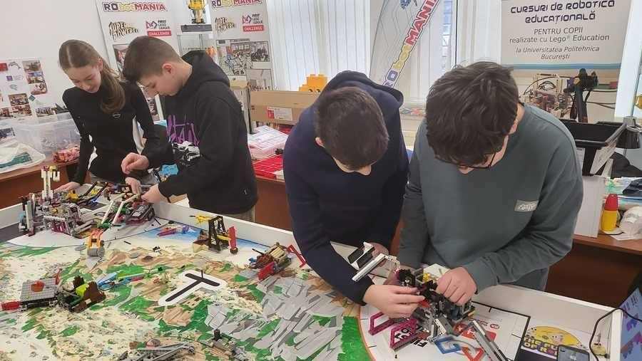 Curs RObot Academy 12–15 ani