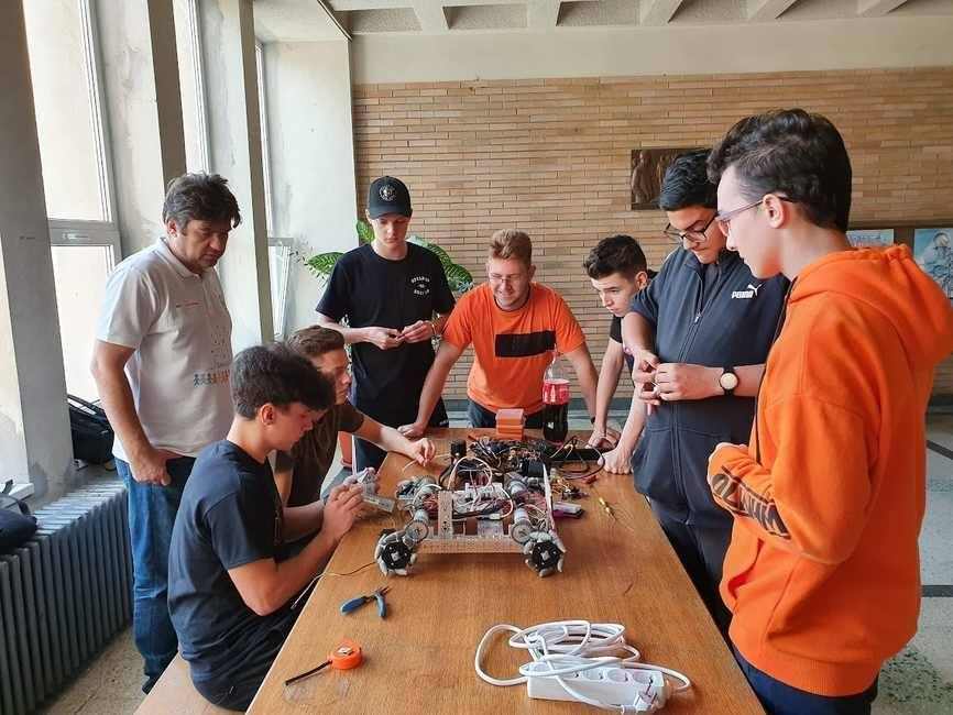 Curs RObot Academy 15–18 ani